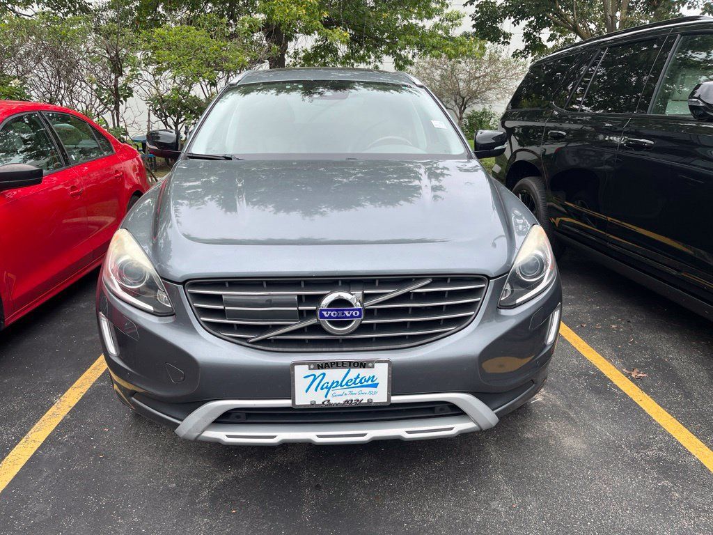 Used 2017 Volvo XC60 T5 Dynamic w/ Advanced Package AWD/4WD image 2