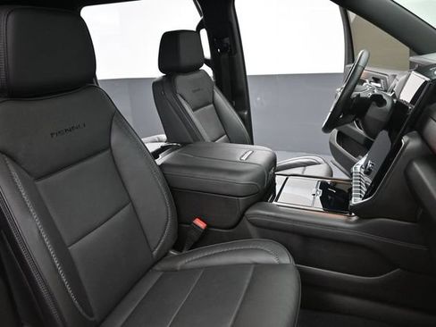 Used 2025 GMC Yukon XL Denali AWD/4WD image 29