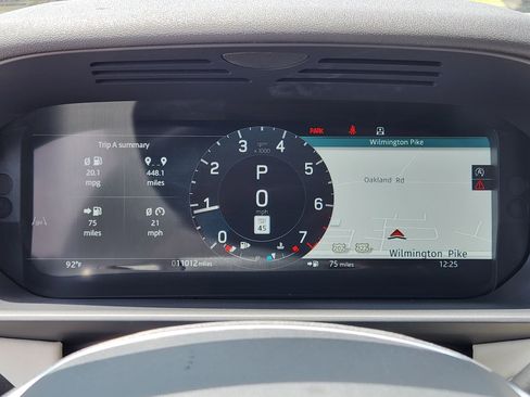 Used 2025 Land Rover Discovery S image 17