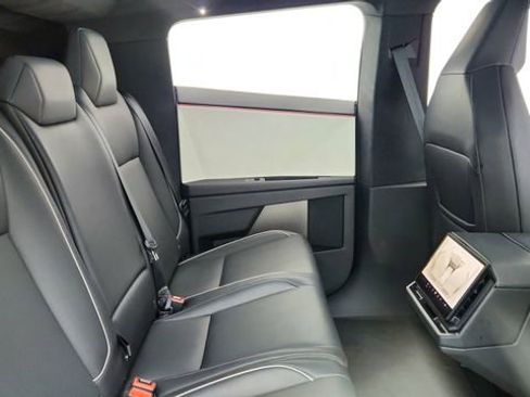 Used 2024 Tesla Cybertruck AWD Crew Cab image 21