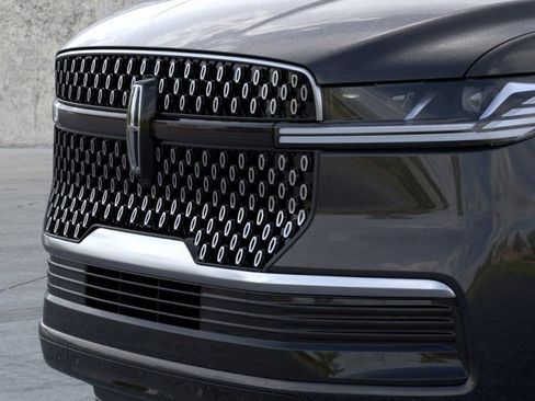 New 2025 Lincoln Navigator Reserve AWD/4WD image 17
