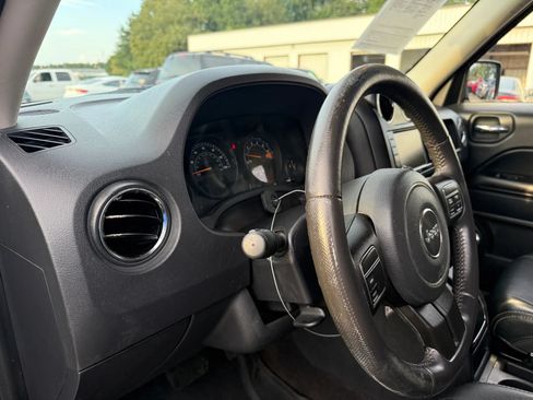 Used 2017 Jeep Patriot High Altitude AWD/4WD image 17