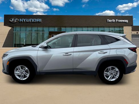 Used 2026 Hyundai Tucson SE FWD image 3