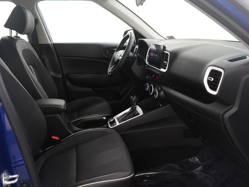 Used 2023 Hyundai Venue Limited image 11