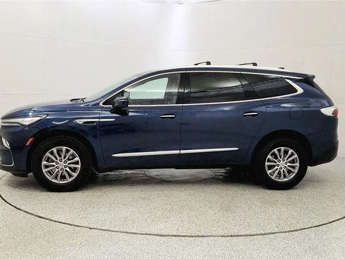 Used 2023 Buick Enclave Essence image 4