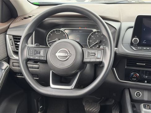 Used 2023 Nissan Rogue SV FWD image 13