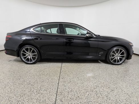 Used 2023 Genesis G70 2.0T image 11
