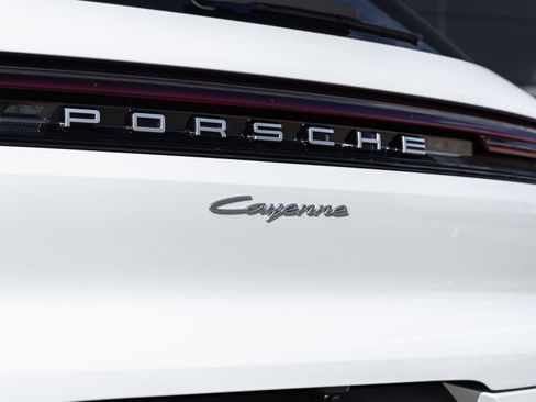 Certified 2026 Porsche Cayenne AWD/4WD image 15
