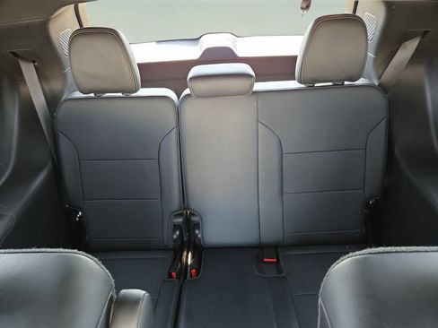 Used 2025 Buick Enclave Preferred FWD image 11