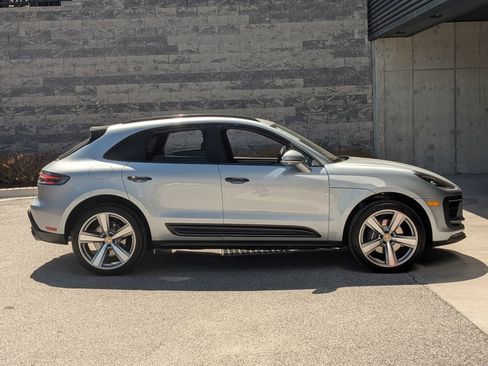 New 2026 Porsche Macan AWD/4WD image 8