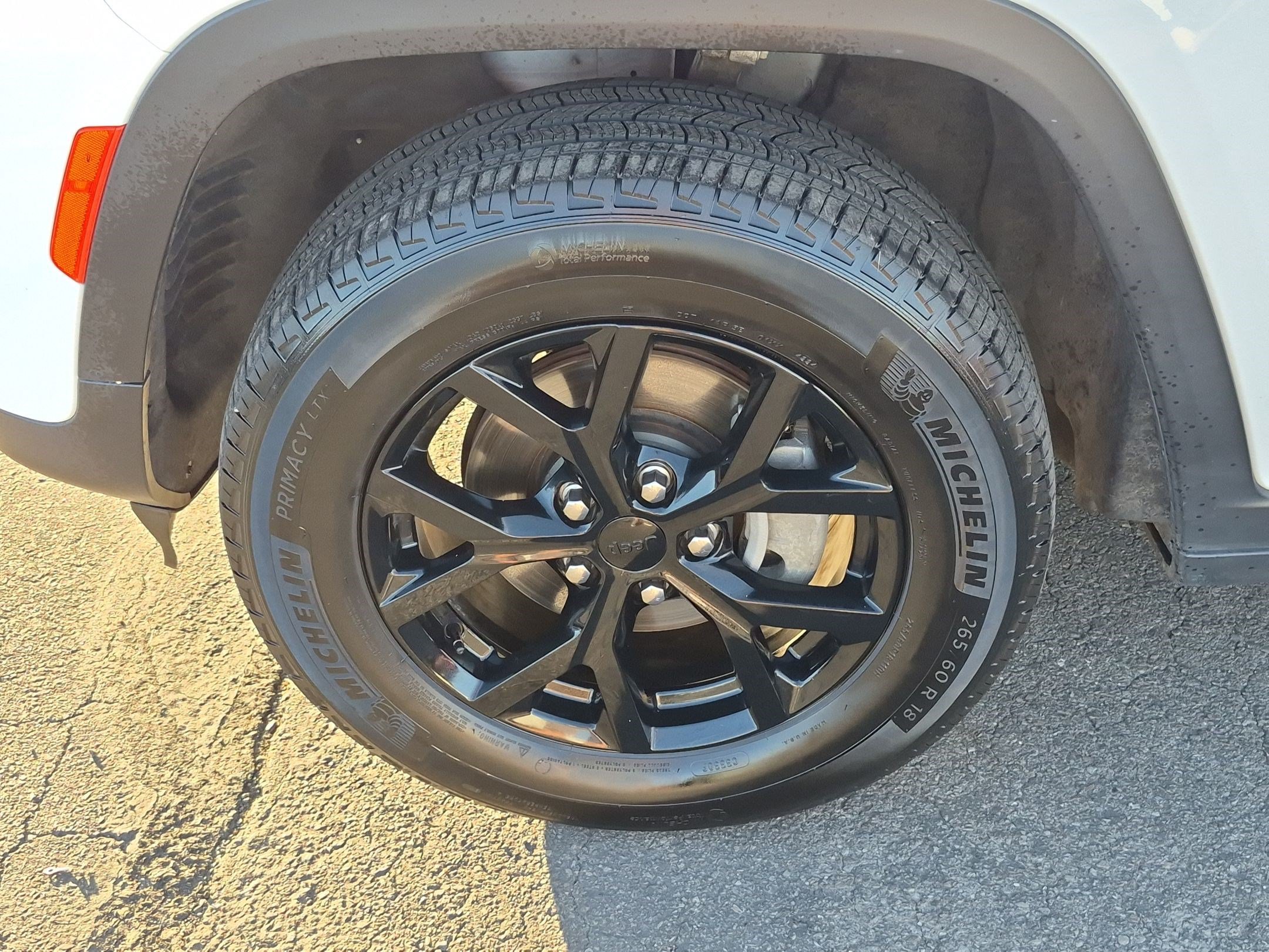 Used 2025 Jeep Grand Cherokee Altitude AWD/4WD image 14