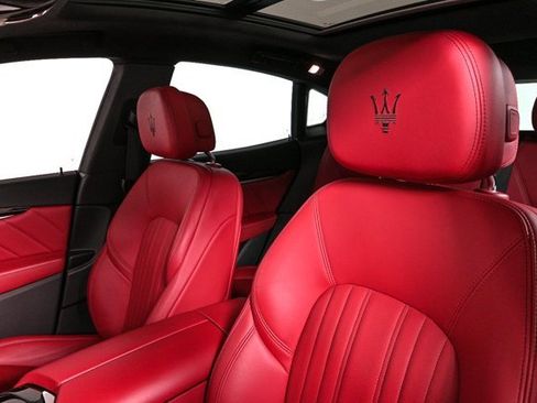 Used 2023 Maserati Levante Modena image 2