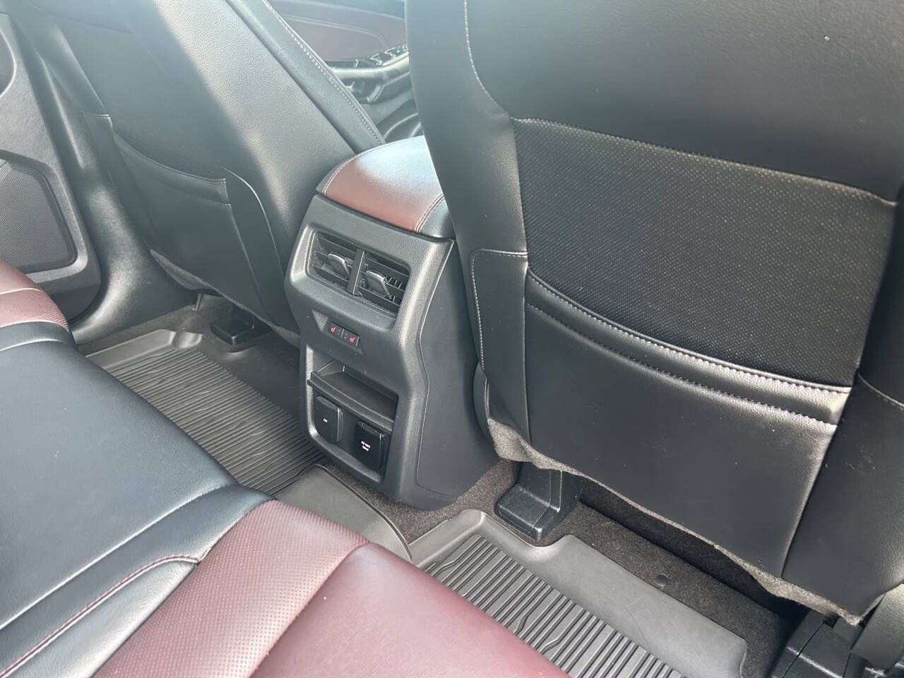 Used 2020 Ford Edge Titanium w/ Equipment Group 301A AWD/4WD image 28