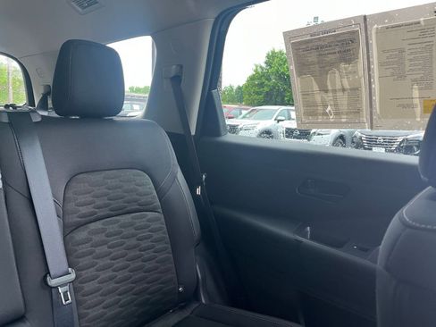 Used 2025 Nissan Pathfinder SV FWD image 39