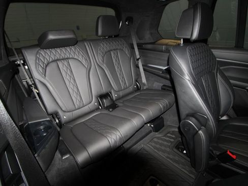 Used 2023 BMW X7 xDrive40i w/ Executive Package image 37
