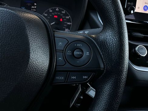 Used 2025 Toyota Corolla LE image 30