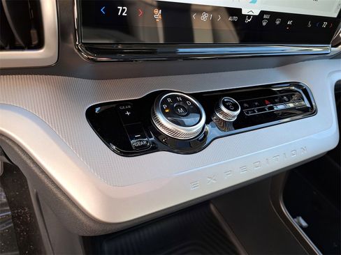 New 2025 Ford Expedition Active image 11