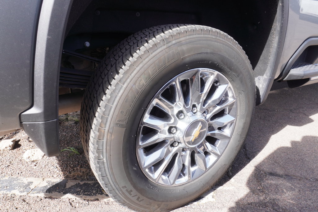Used 2024 Chevrolet Silverado 3500 High Country w/ High Country Premium Package AWD/4WD image 6