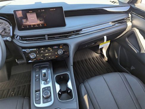 New 2025 INFINITI QX60 Pure image 24