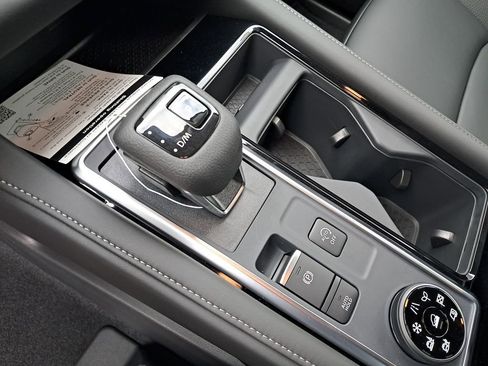 New 2025 Nissan Pathfinder SL w/ SL Premium Package image 25