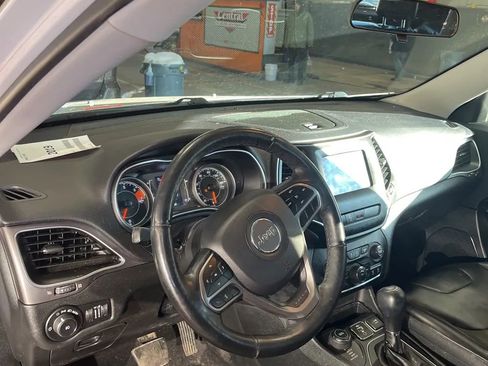 Used 2019 Jeep Cherokee Latitude Plus w/ Cold Weather Group image 12