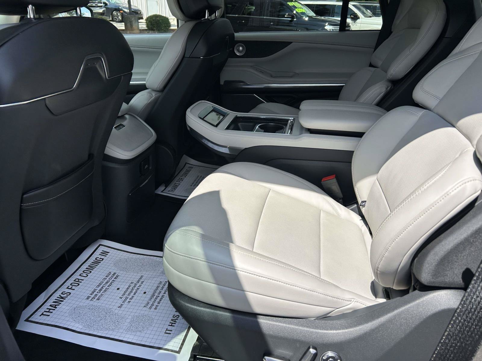 Certified 2025 Lincoln Navigator Reserve AWD/4WD image 17