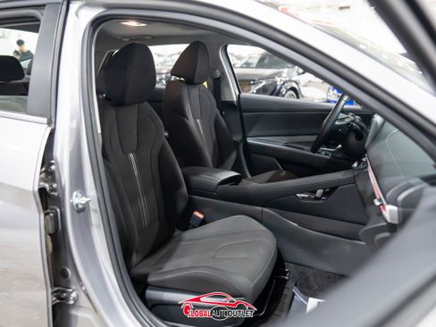 Used 2025 Hyundai Elantra SEL image 15