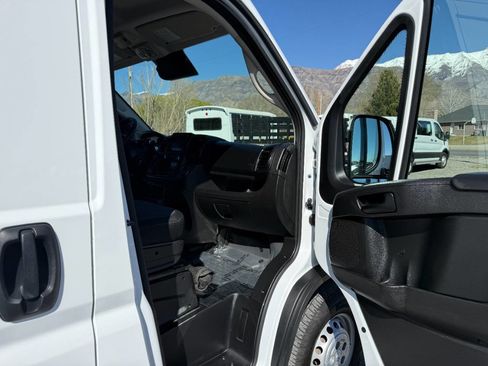 Used 2024 RAM ProMaster 2500 w/ Convenience Group FWD image 16