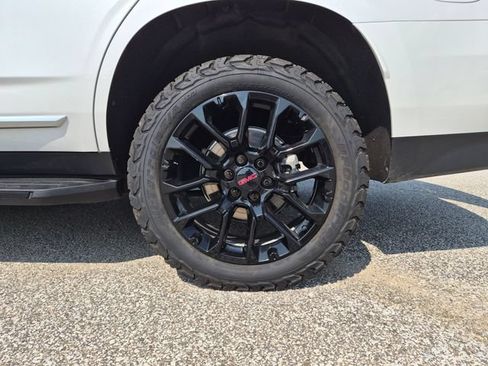 Used 2023 GMC Yukon Denali AWD/4WD image 10