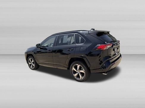 Used 2025 Toyota RAV4 SE w/ Weather & Moonroof Package AWD/4WD image 9