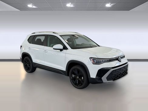 New 2026 Volkswagen Taos SE FWD image 7