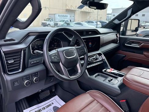 Used 2024 GMC Sierra 3500 Denali Ultimate image 4