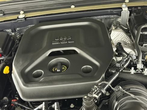 Certified 2026 Jeep Wrangler Unlimited Sahara AWD/4WD image 33
