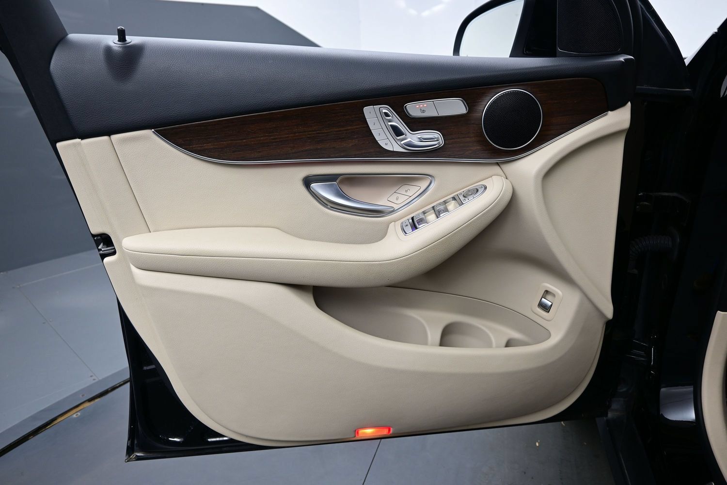 Used 2022 Mercedes-Benz GLC 300 4MATIC image 9