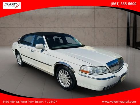 Used 2004 Lincoln Town Car Ultimate RWD image 1