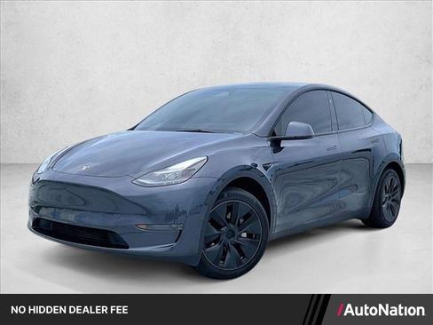 Used 2025 Tesla Model Y Long Range RWD image 1