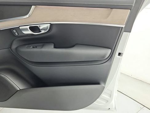 Certified 2025 Volvo XC90 B6 Core w/ Protection Package Premier AWD/4WD image 39