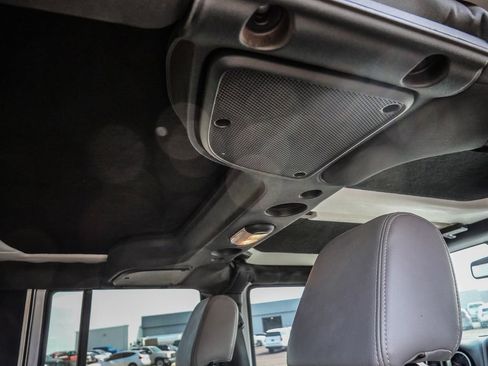 Used 2016 Jeep Wrangler Unlimited Sahara image 21