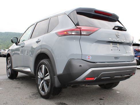 Used 2023 Nissan Rogue SL AWD/4WD image 11