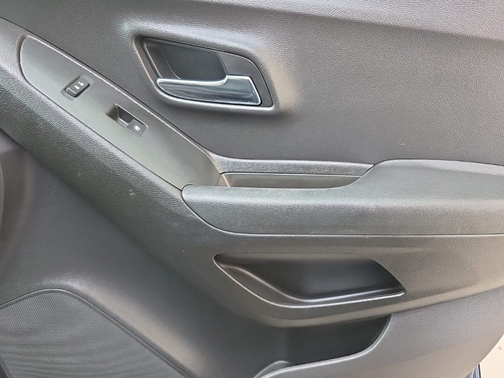 Used 2018 Chevrolet Trax LT AWD/4WD image 21