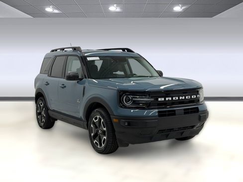 Certified 2023 Ford Bronco Sport Outer Banks w/ Tech Package AWD/4WD image 6