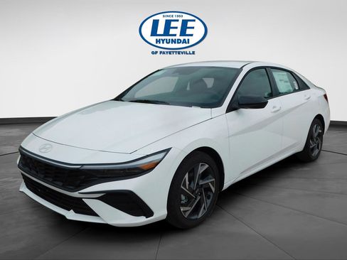 Used 2025 Hyundai Elantra Sport image 7