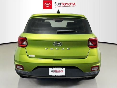Used 2021 Hyundai Venue SE FWD image 5