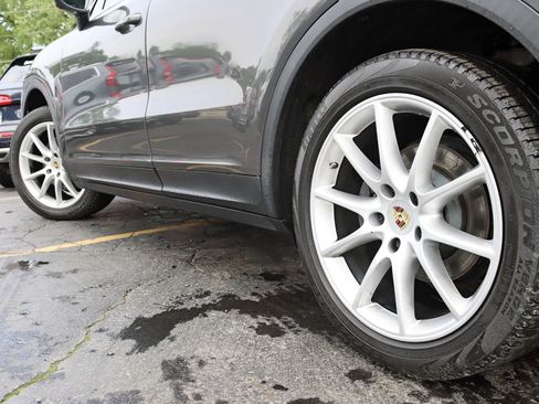 Used 2019 Porsche Cayenne AWD/4WD image 14