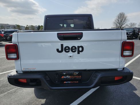 Used 2025 Jeep Gladiator Sport image 14