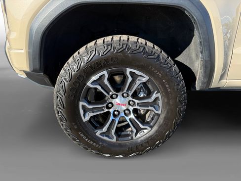 Used 2023 GMC Canyon AT4 w/ Technology Package image 9