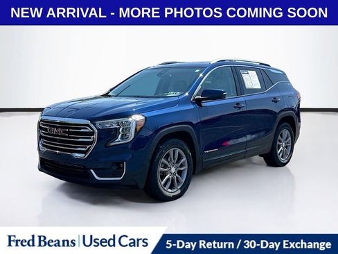 Used 2023 GMC Terrain SLT w/ Tech Package image 3