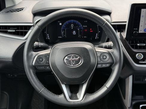 Used 2025 Toyota Corolla Cross XLE FWD image 15