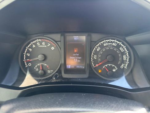 Used 2018 Toyota Tacoma SR image 11