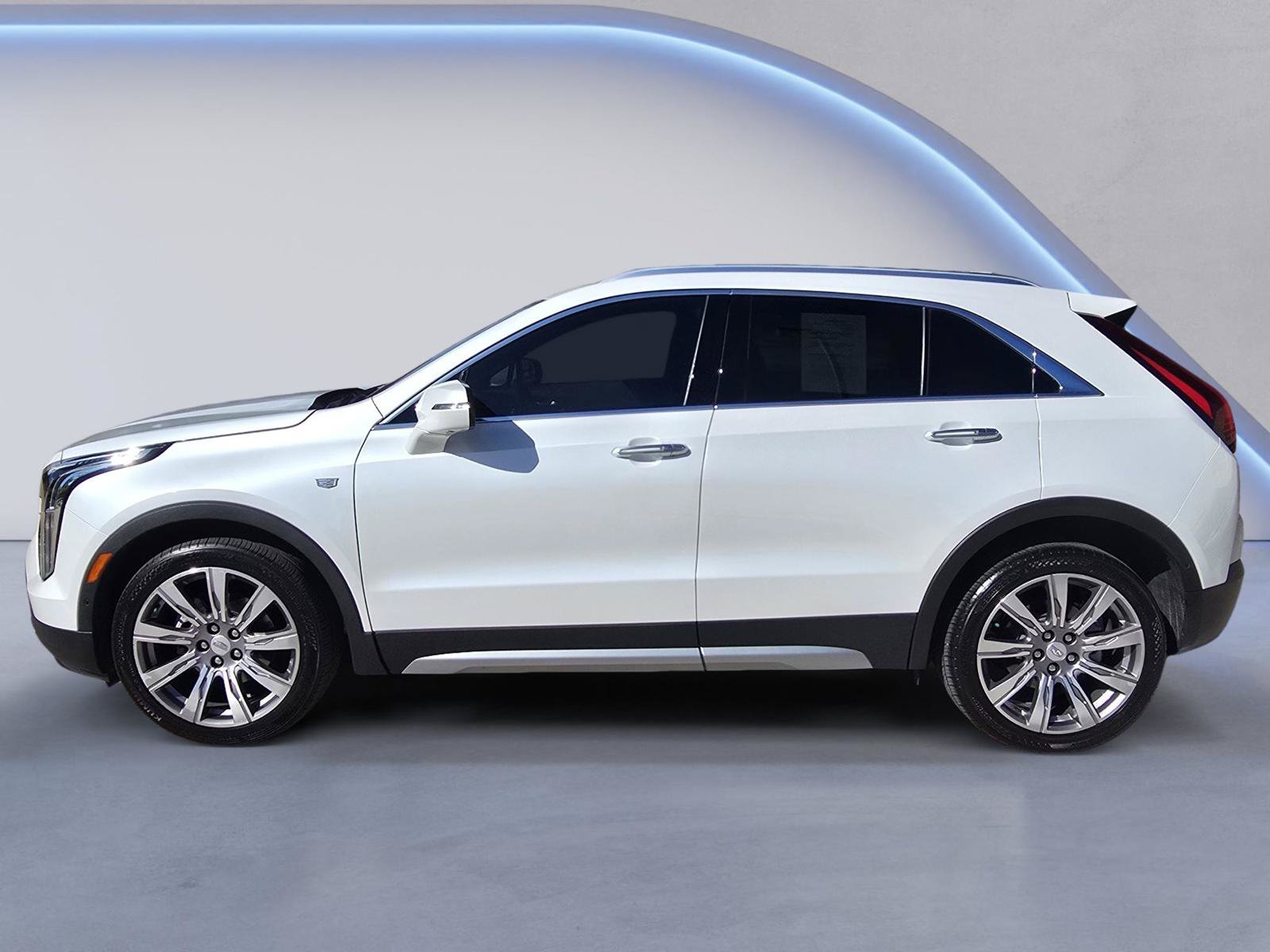 Used 2022 Cadillac XT4 Premium Luxury w/ Enhanced Visibility Package AWD/4WD image 2